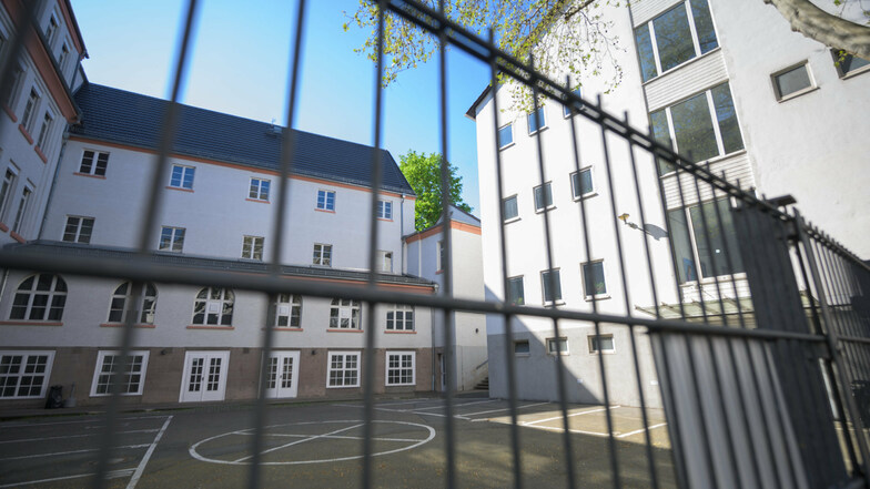 In Sachsen müssten wegen Corona-Infektionen schon einige öffentliche Schulen schließen.