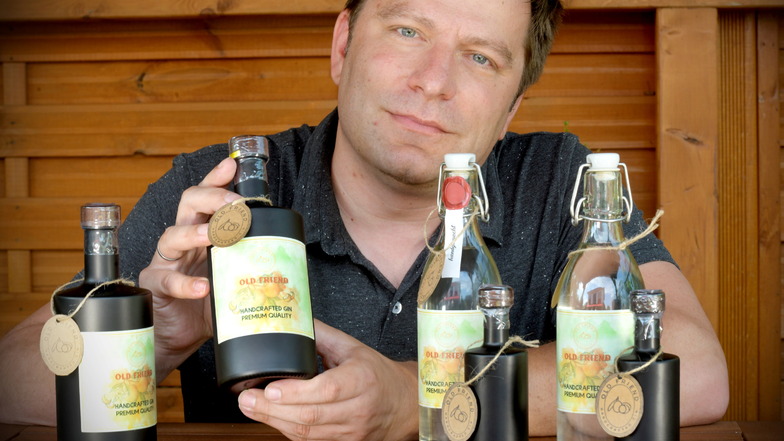 Andreas Geißler destilliert Gin.