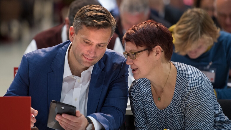 Martin Dulig und seine Frau Susann beim Landesparteitag der SPD Sachsen im Jahr 2018. Damals wurde Dulig mit knapp 84 Prozent der Stimmen erneut zum SPD-Landesvorsitzenden gewählt.
