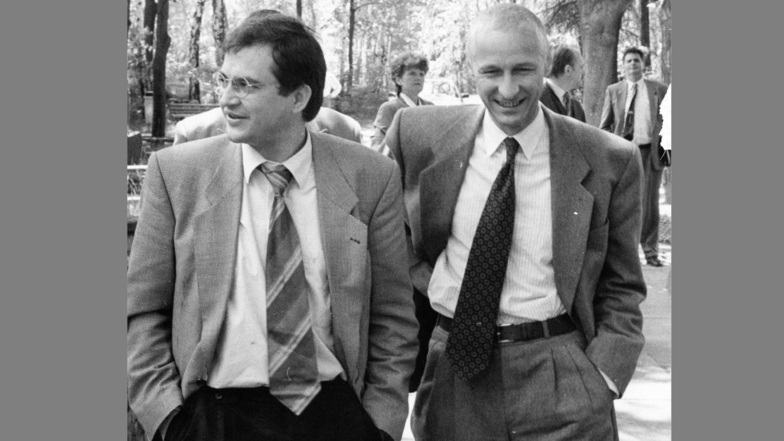 Das Bild vom Juni 1994 zeigt Steffen Heitmann (r.) im Gespräch mit dem damaligen sächsischen Umweltminister Arnold Vaatz, beide CDU.