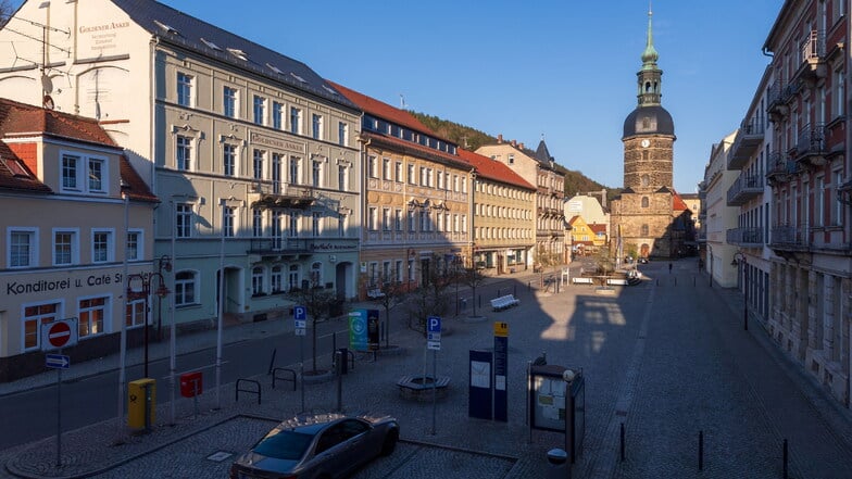 Markt von Bad Schandau. Die Händler bevorzugen größere Wochenmärkte.