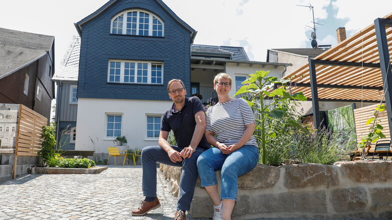Ulrike und Ulrich Neumann haben ein traditionsreiches Umgebindehaus in Neusalza-Spremberg zu Ferienwohnungen umgebaut.