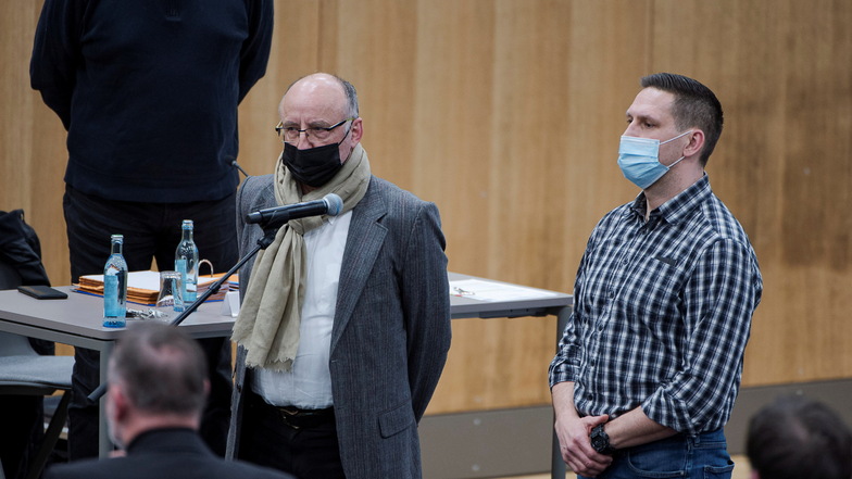 Derzeit viel im Rampenlicht: Peter Stahn (li.) bei der Vereidigung für den Stadtrat. Am Dienstag stand er vor Gericht.