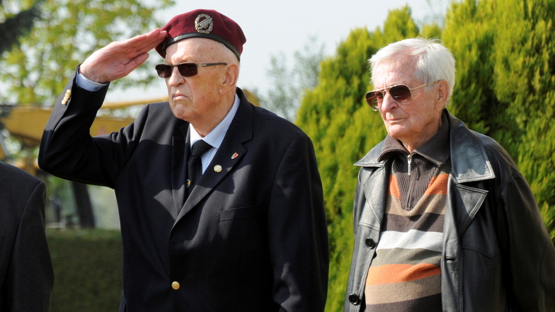 Günther Hofschultz (l.) und Horst Schumacher waren an der letzten Schlacht des Zweiten Weltkrieges im Raum Ortrand als blutjunge Soldaten beteiligt.
