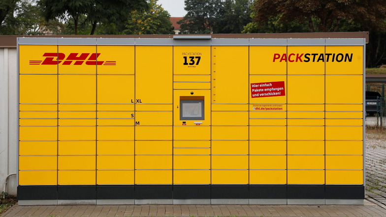 Hier können rund um die Uhr Pakete abgeholt und verschickt werden: Die DHL-Packstation 137 in der Schillerstraße in Zittau.