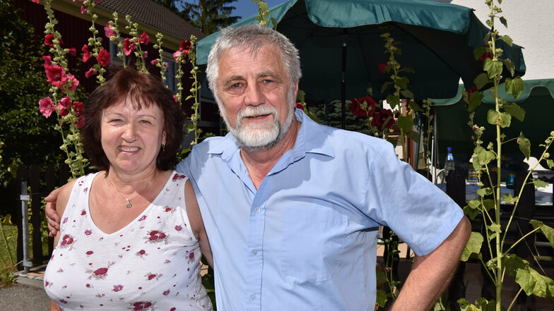 Mit seiner Frau Martina, im Garten und seinem Haus in Oberfrauendorf will Josef Köhler seinen Ruhestand gestalten.
