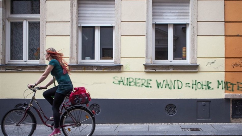 Das Ziel der Sprüher ist klar: keine sauberen Wände in der Neustadt.