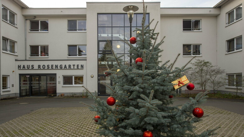 Weil 21 Bewohner und zwei Mitarbeiter positiv getestet wurden, muss ein Wohnbereich der Seniorenresidenz „Rosengarten“ in Radebeul nun in Quarantäne.
