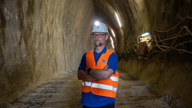 Auch wenn es auf diesem Bild anders wirkt: Einer allein kann nichts ausrichten im Berg, sagt Gunnar Wolf. Er leitet das Projekt Kohlbergtunnel an Pirnas neuer Südumfahrung.