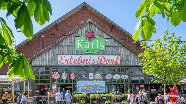 So bunt wie hier in Karls Erlebnis-Dorf in Rövershagen soll es auch in Döbeln zugehen. Attraktionen werden mit der Herstellung und dem Verkauf von Lebensmitteln und mit Gastronomie verbunden.