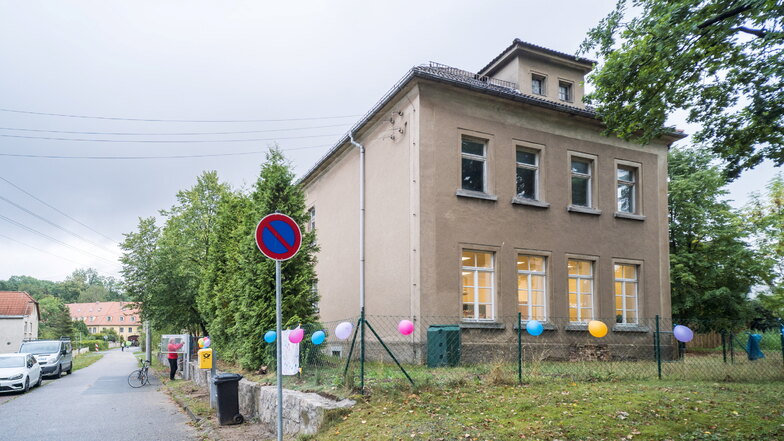 In diesem – noch – städtischen Gebäude in Jahnishausen ist die Auenwaldschule ansässig. Bisher nur im Erdgeschoss.