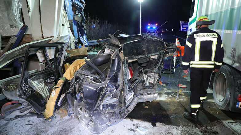 A 4: Volvofahrer stirbt nach Unfall
