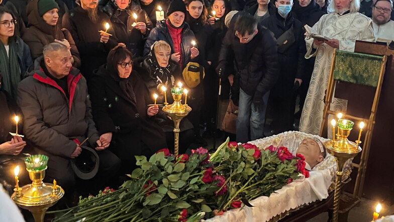 Kremlgegner Nawalny in Moskau beerdigt