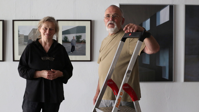Mit der Idee der Galeristin Sabine Schubert hat sich Ausstellungskurator Jürgen Matschie auf die Suche nach drei Fotografen-Generationen aus der Lausitz gemacht. Die neue Ausstellung versammelt nun 21 Handschriften von Künstlern mit der Kamera.