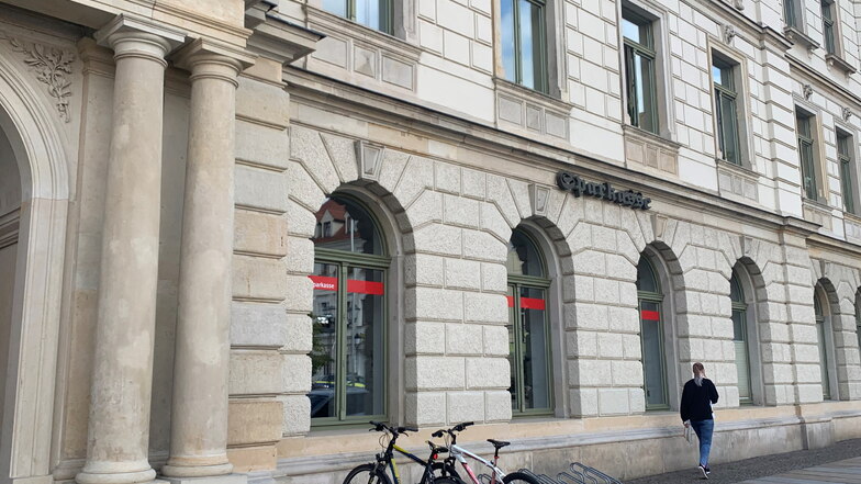 Die Großenhainer Sparkassenfiliale im Rathaus wird nächste Woche umgebaut.