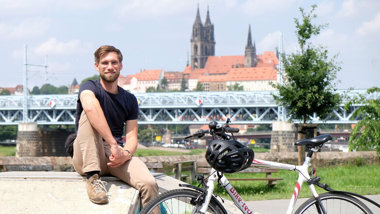 Mit dem Fahrrad in Meißen unterwegs: Streetworker Sebastian Schmidt.