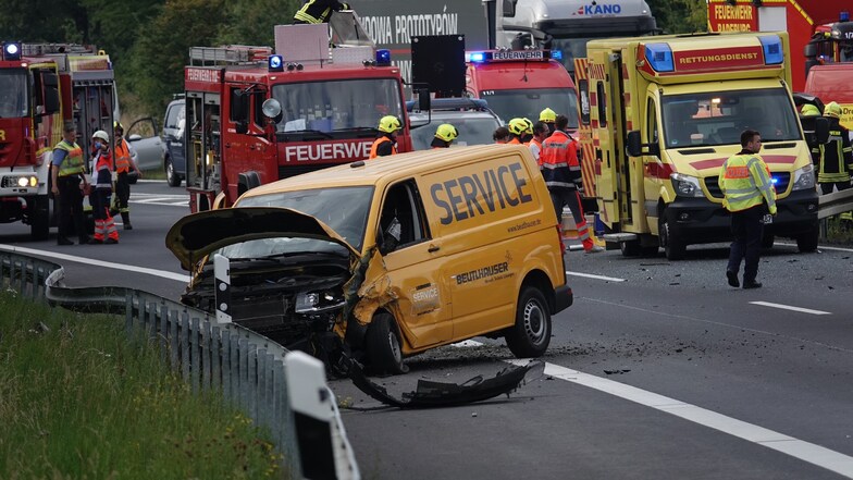 Schwerer Unfall: Autobahn am Dreieck Dresden-Nord vorübergehend gesperrt