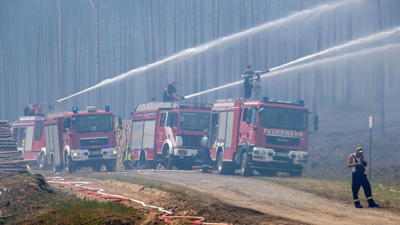 Feuerwehrleute aus Mittelsachsen haben die Kameraden anderer Regionen im vergangenen Jahr bei der Bekämpfung großer Waldbrände unterstützt. Bei der Anschaffung neuer Feuerwehrtechnik wird der Landkreis aber kaum berücksichtigt.