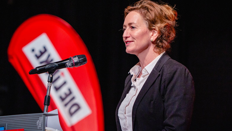 Caren Lay wurde als Direktkandidatin der Linken für den Wahlkreis Bautzen 1 nominiert - hier bei ihrer Rede am Sonnabend bei der Wahlkreisversammlung in Cunewalde.
