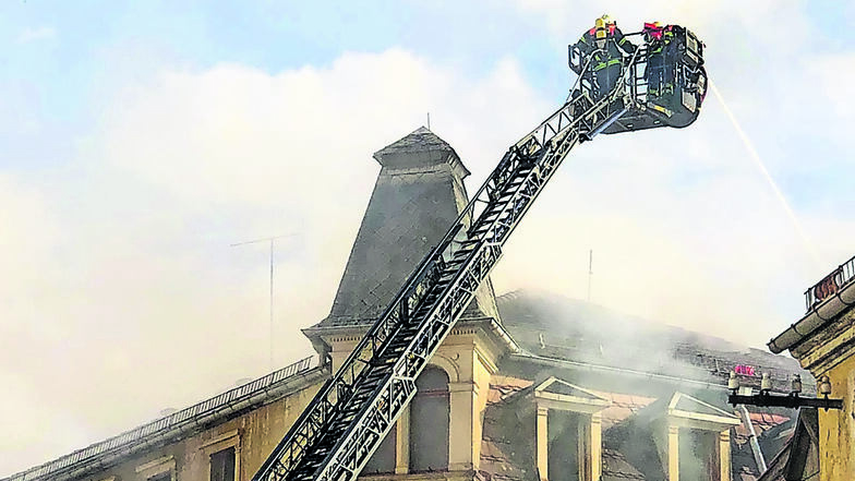 Im Gebäude der ehemaligen Druckerei in der Nähe des Theaterplatzes war am Mittwochabend ein Brand ausgebrochen. Gegenwärtig wird die Brandursache ermittelt.