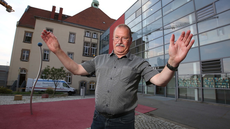 Ulrich Schlögel ist Schulleiter des Gymnasiums in Großröhrsdorf und gleichzeitig Chorleiter. Er organisiert mit vielen Mitstreitern ein Benefizkonzert für die Kirche in Großröhrsdorf.