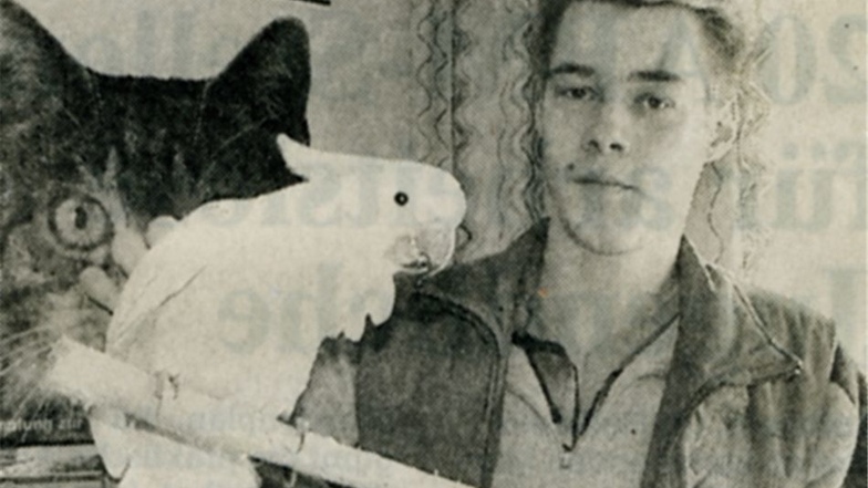 Mario Becker als Jugendlicher mit Kakadu Jacko.