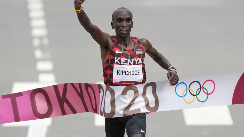 Der schnellste Marathonläufer der Welt krönt sich zum zweiten Mal zum Olympiasieger: Eliud Kipchoge aus Kenia.