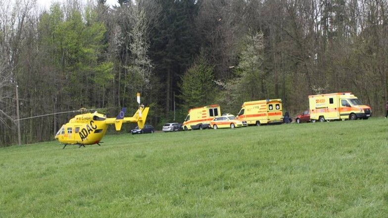 Im Einsatz waren drei Rettungswagen, ein Notarztwagen sowie der Rettungshubschrauber "Christoph 62".