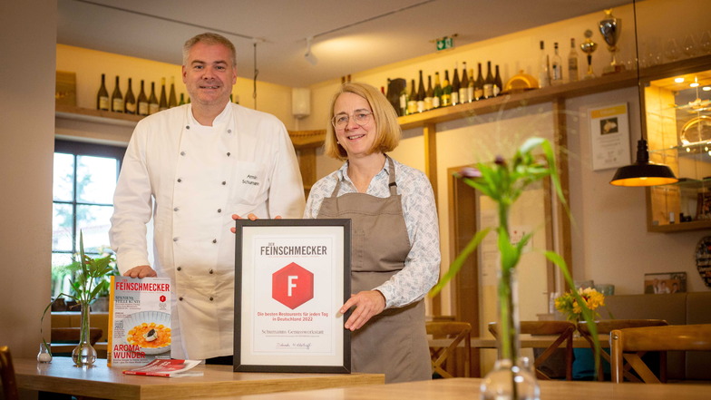 Seit sechs Jahren kochen Armin Schumann und seine Frau Anja Bahner-Schumann für ihre Gäste in Pulsnitz. Der Feinschmecker-Restaurantführer hat die Qualität jetzt besonders gewürdigt.