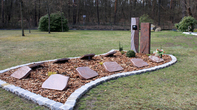 Diese Urnengemeinschaftsanlage ist auf dem Friedhof in Burghammer entstanden.