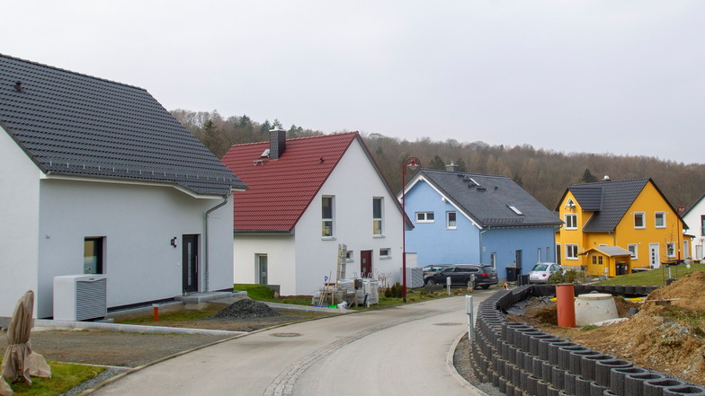 Mehrere neue Häuser entstehen auf der Äußeren- und Inneren Parkstraße oberhalb der Schule in Dürrröhrsdorf-Dittersbach.