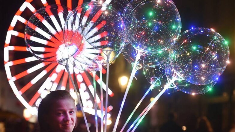 Der neuste Partyspaß sind Luftballons mit LED-Beleuchtung. Auch auf dem Stadfest sah man sie immer wieder.