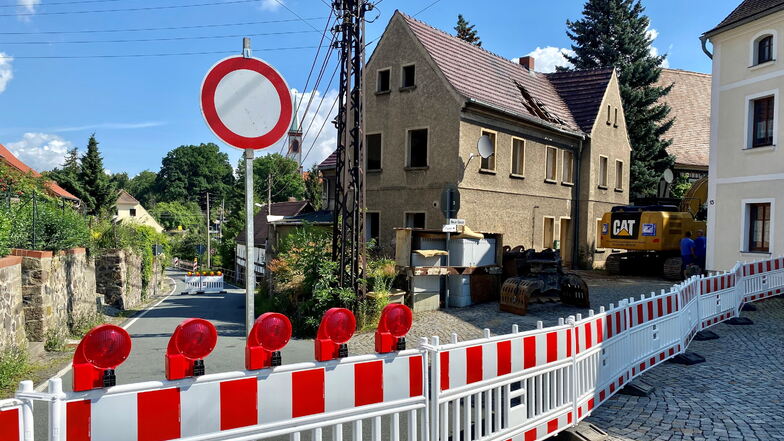 Das Haus Neue Gasse 1 in Dittelsdorf wurde abgerissen, um Baufreiheit zu schaffen. Denn hier wird die Straße im Zentrum des Zittauer Ortsteils erweitert.