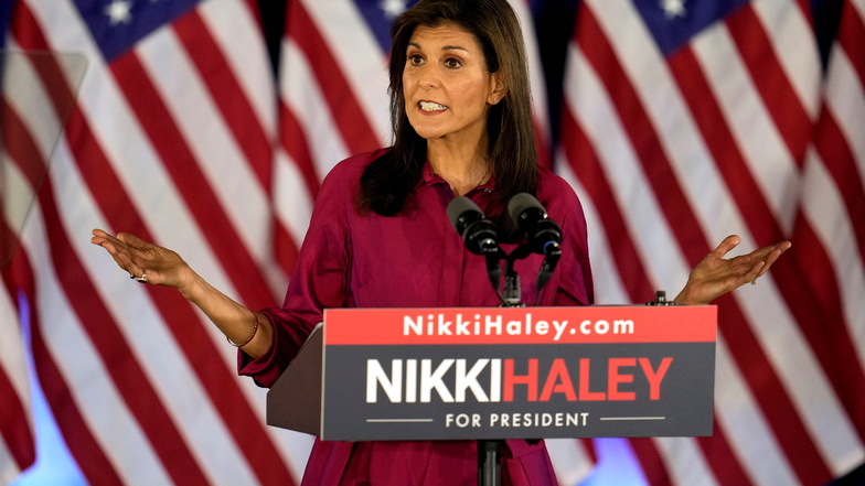 Nikki Haley spricht auf einer Caucus-Party