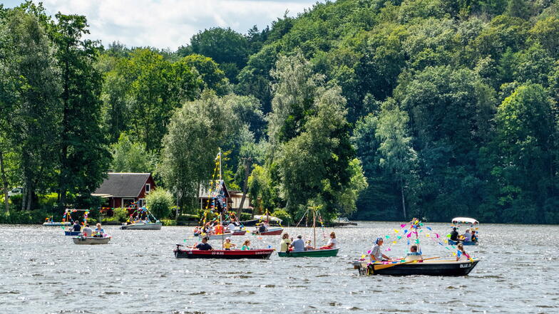 Die Siedlergemeinschaft Nordhäuser Weg organisierte wie schon im Vorjahr eine Bootsparade. Aufgrund des starken Windes dauerte die allerdings nicht so lange wie geplant.