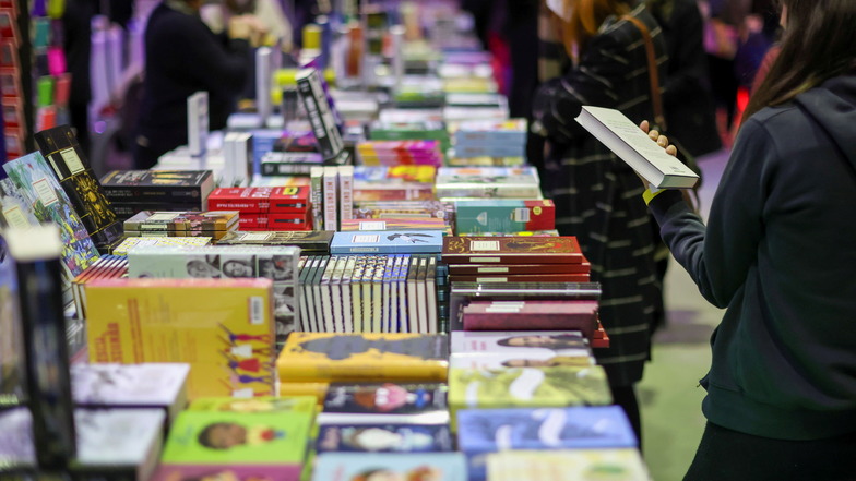 Buchmesse Pop Up im Werk II. Die Verkaufsmesse mit Lesungsprogramm in der Kulturfabrik wurde nach der Absage der Leipziger Buchmesse spontan ins Leben gerufen.
