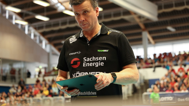 Bei einem Blick in die Statistik ist Dresdens Trainer Alexander Waibl klar: Seine Volleyballerinnen müssen sich in fast allen Elementen steigern.