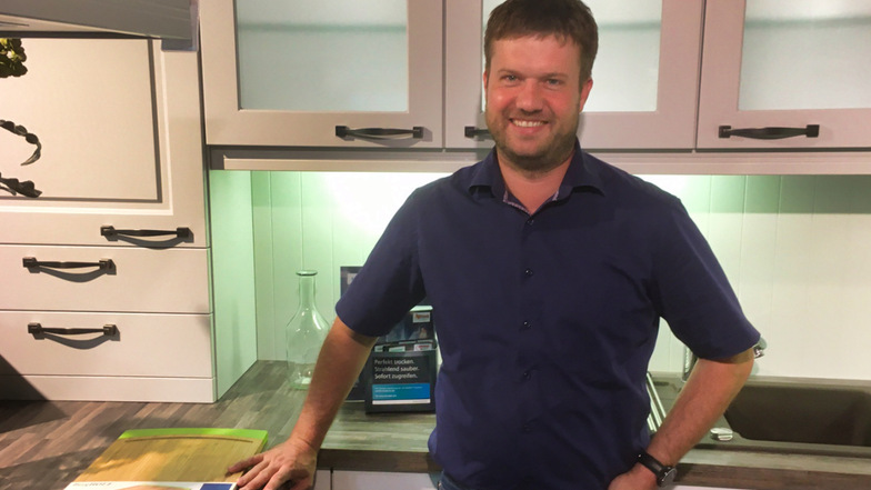 Inhaber Jan Hülsbusch berät seine Kunden selbst zu ihren Küchenprojekten.