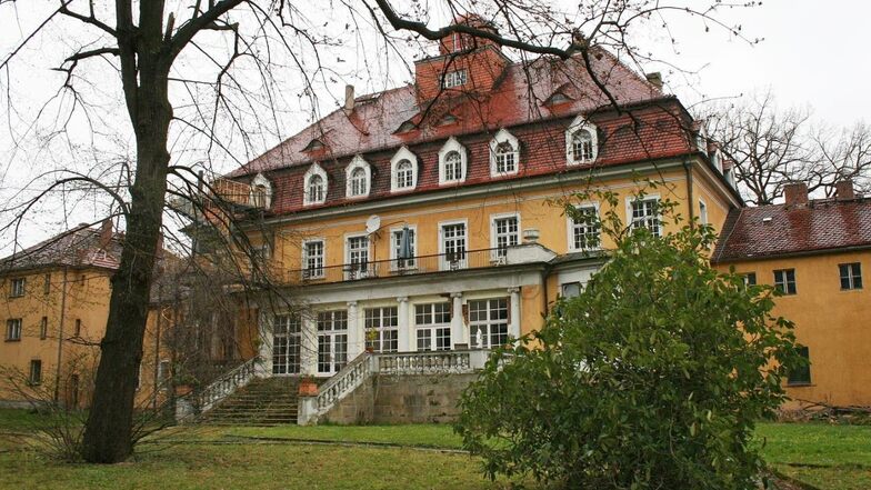 In Goßwitz diente das 1914/1916 errichtete schlossähnliche Gutsgebäude als „Haus Landfrieden“ in der DDR als Heim für Schwerbehinderte, nach der Wende noch viele Jahre der Lebenshilfe e. V., bis die Bewohner nach Rauschwalde umzogen. Heute steht das vor a