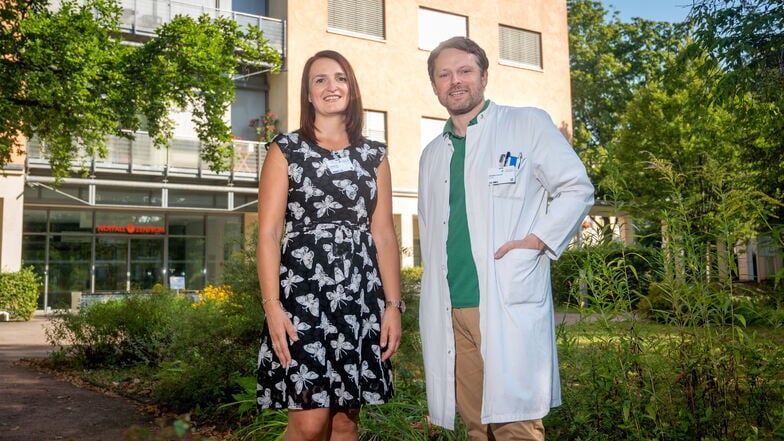 Psychologin Jadwiga Tost hilft Kindern und Jugendlichen, die traumatische Erlebnisse hatten, diese zu verarbeiten. Oberarzt Andreas Lachnit leitet die neue Kindertraumaambulanz am Städtischen Klinikum in Dresden.