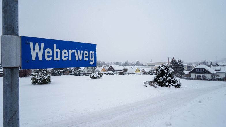 Am oberen Weberweg in Neukirch hat die Gemeinde vier Baugrundstücke verkauft, aber noch nicht voll erschlossen. Deshalb wird die Straße demnächst ausgebaut.
