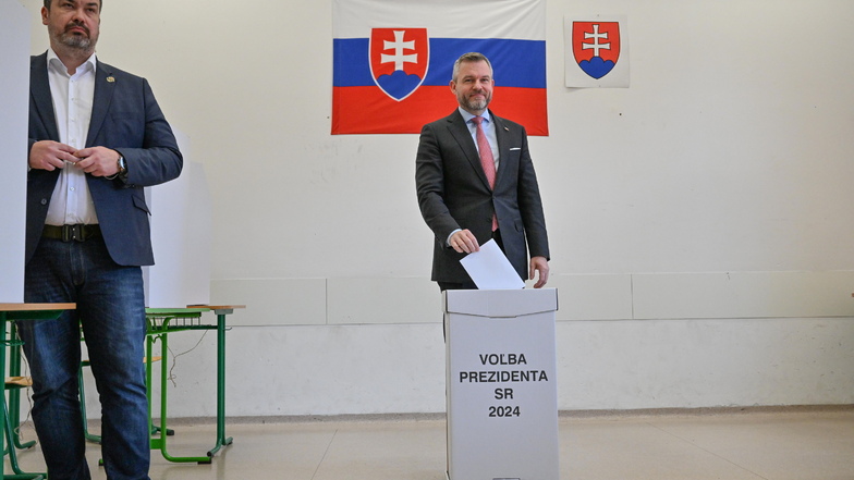 Der zum Regierungslager gehörende sozialdemokratische Parlamentspräsident Peter Pellegrini kam auf 37,0 Prozent.