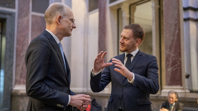 Ministerpräsident Michael Kretschmer gratuliert dem Chemnitzer Richter Dr. Holger Wöckel zur Wahl als Richter am Bundesverfassungsgericht.