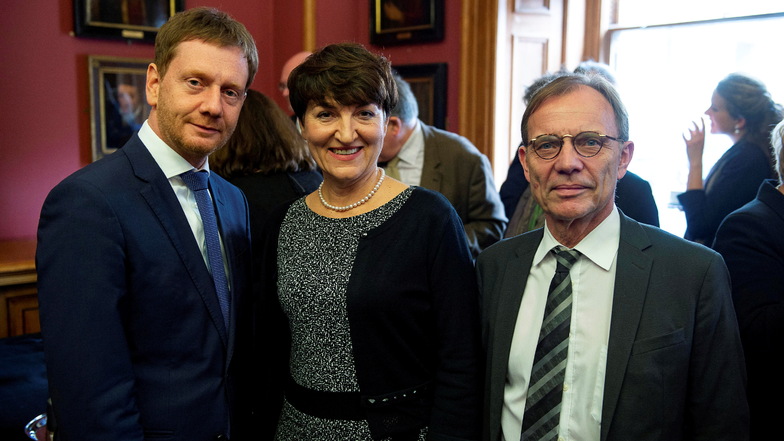 Wirtschaftssekretär Hartmut Mangold (rechts) mit Michael Kretschmer und der polnischen Politikerin Elzbieta Polak in London.