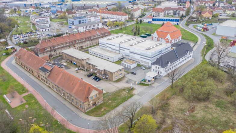Hier in Riesa-Gröba endete einst die erste 110-Kilovolt-Fernleitung Europas. Sie verband das Kraftwerk Plessa (Elbe-Elster) mit dem Elektrizitätsverband Gröba.