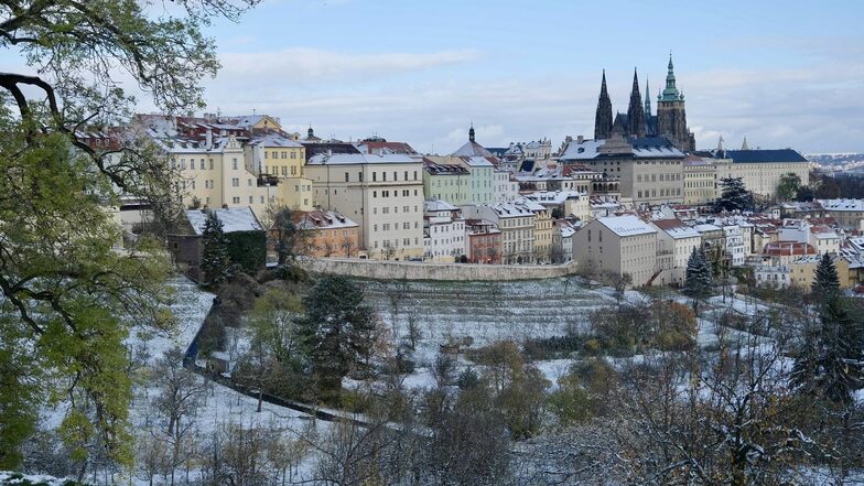Tschechien - hier ein Blick auf die Hauptstadt Prag - hat gleich zwei deutschsprachige Nachbarländer.
