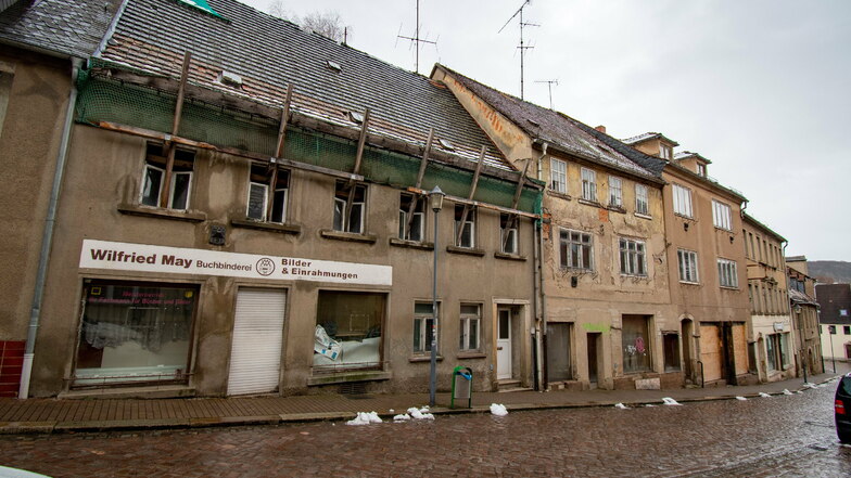 Die Stadt Roßwein hat die Grundstücke 5 bis 13 an der Mühlstraße erworben. Zum Abriss der Häuser ist es aber bisher noch nicht gekommen.