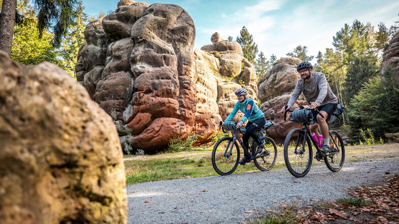 Auch Steigungen im Zittauer Gebirge sind mit dem Gravel-Bike gut machbar. Zu den Kelchsteinen kommt man recht einfach.