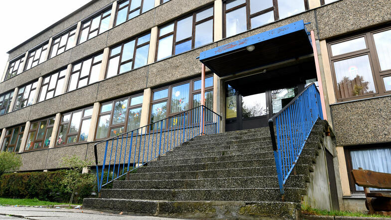 Gemeinde sperrt Haupteingang der Jonsdorfer Grundschule