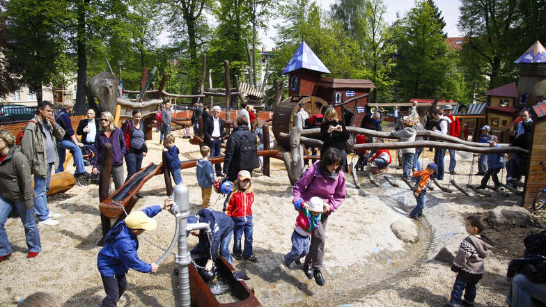 Rückblick: Am 8. Mai 2010 gab es zur Einweihung des Spielplatzes im Stadtpark ein großes Kinderfest.